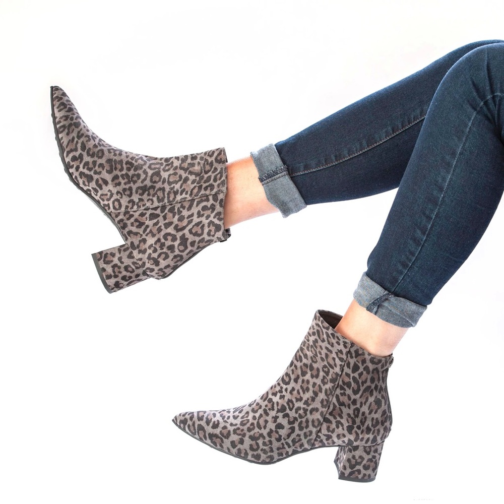 Cordani Womens Size 6 Gray Cheetah Suede Ankle Bootie EUC 36.5 EU Made in Italy
